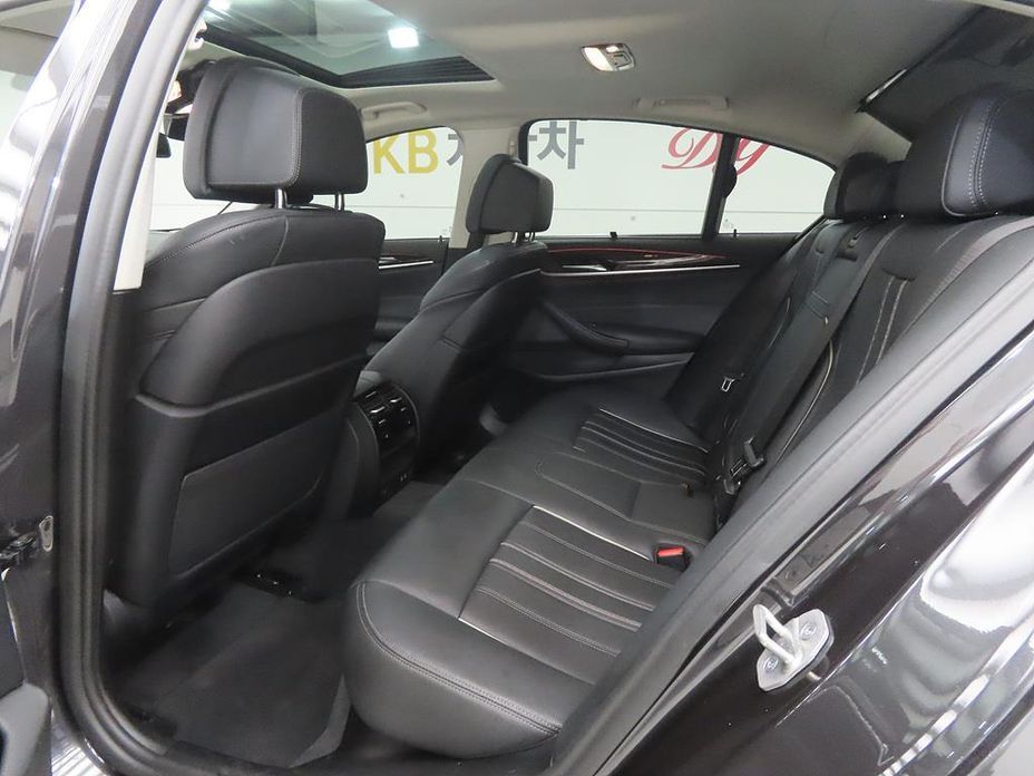 BMW 5-Series 2023