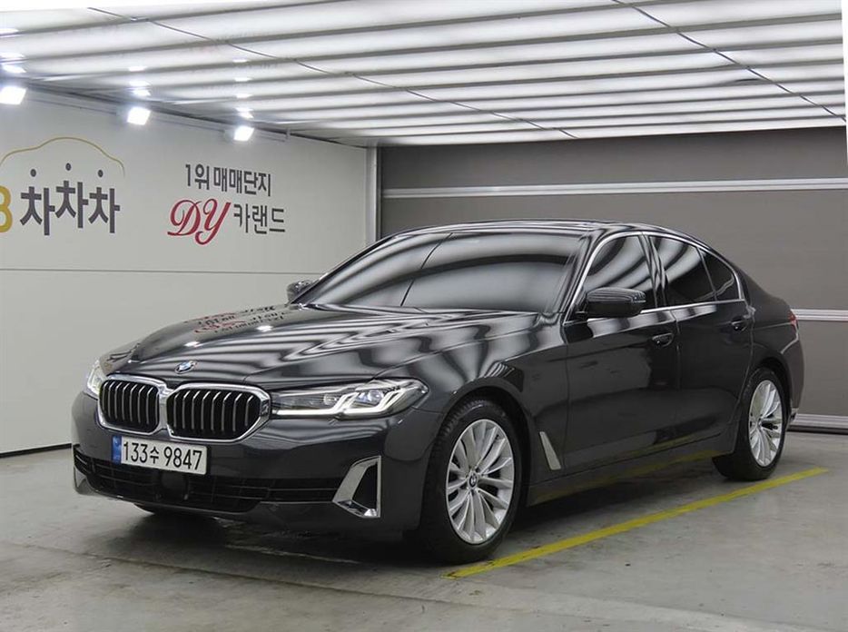 BMW 5-Series 2023