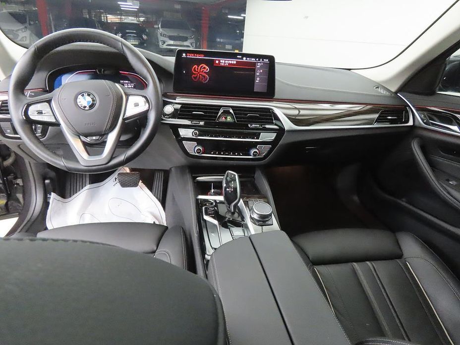 BMW 5-Series 2023