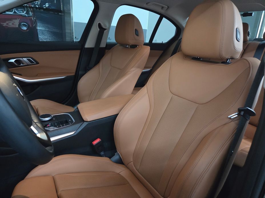 BMW 3-Series 2023