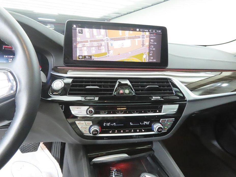 BMW 5-Series 2023