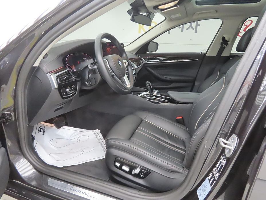 BMW 5-Series 2023