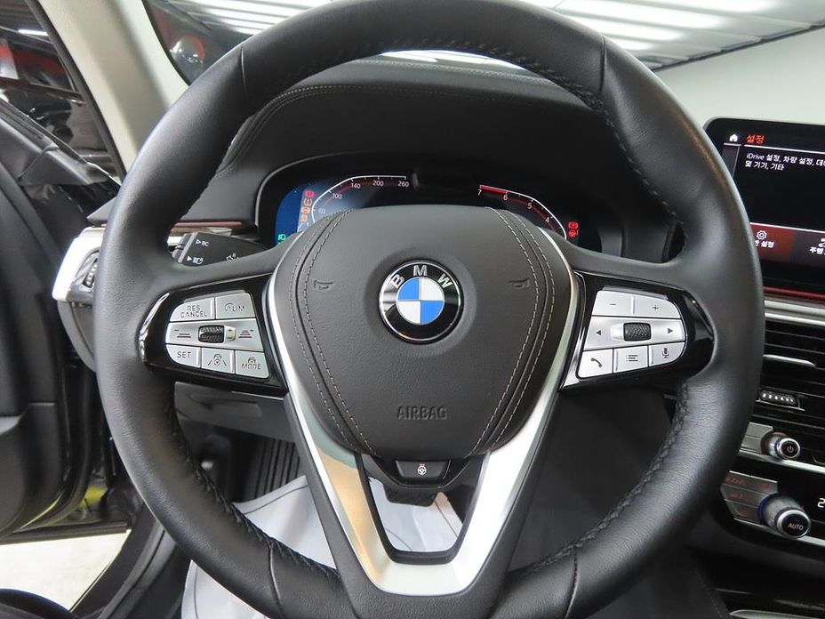 BMW 5-Series 2023