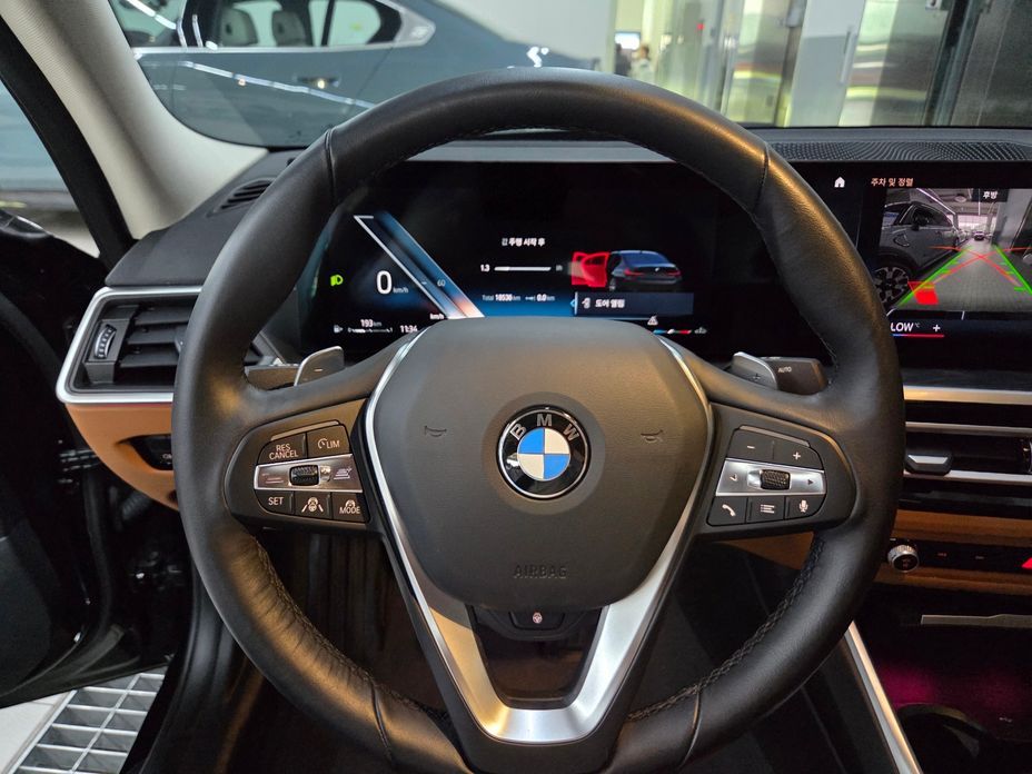 BMW 3-Series 2023