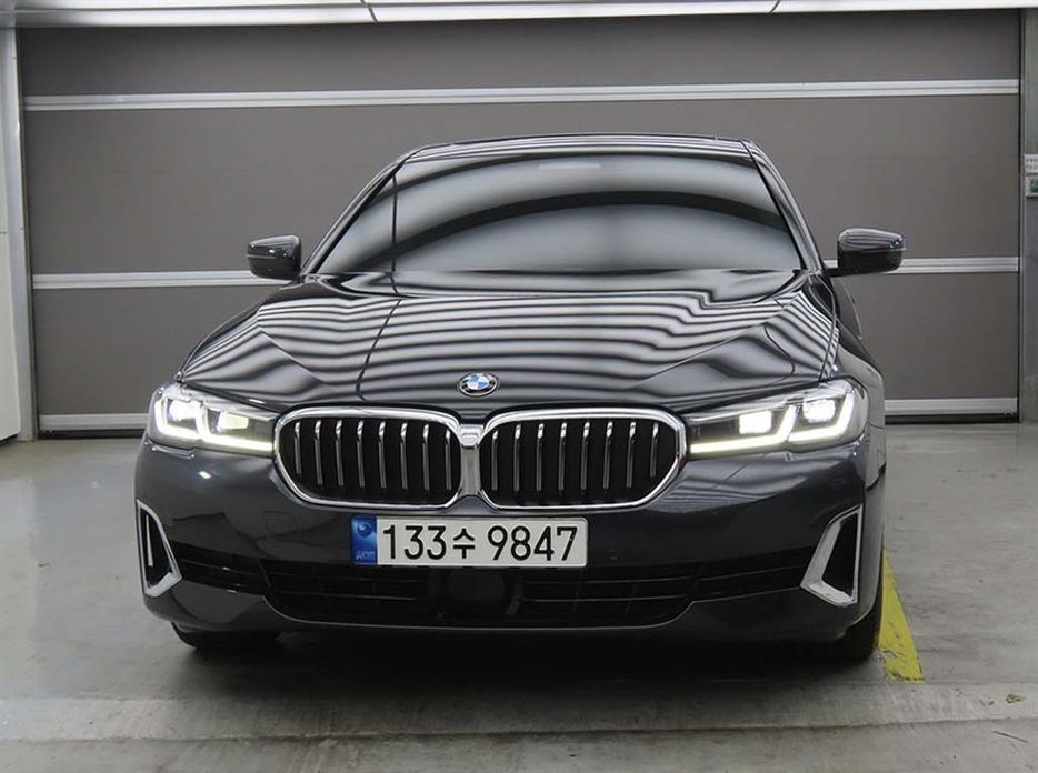 BMW 5-Series 2023