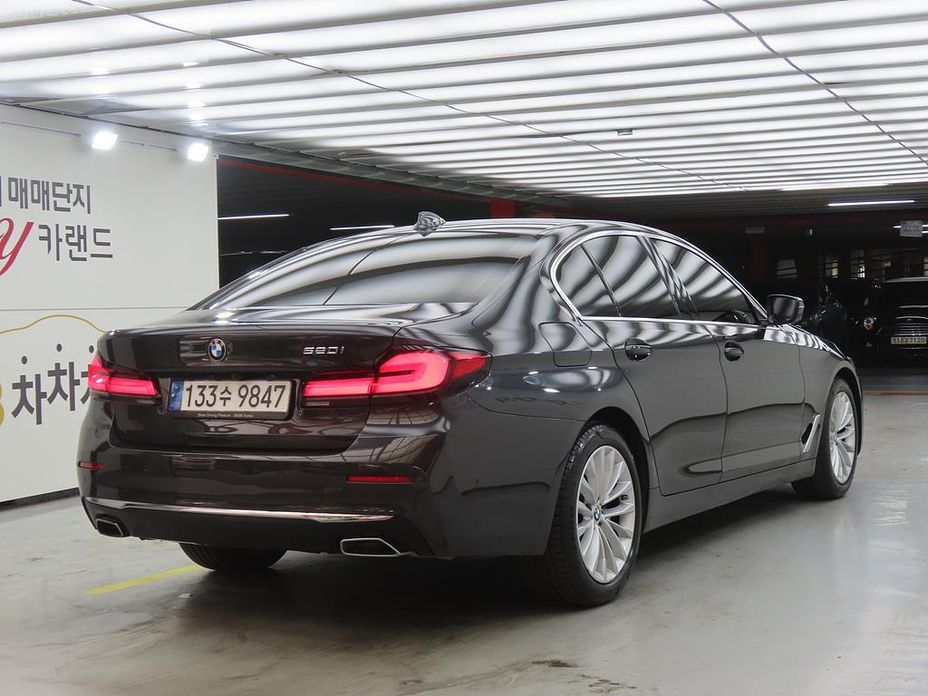 BMW 5-Series 2023