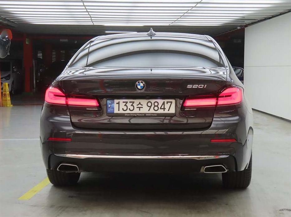 BMW 5-Series 2023