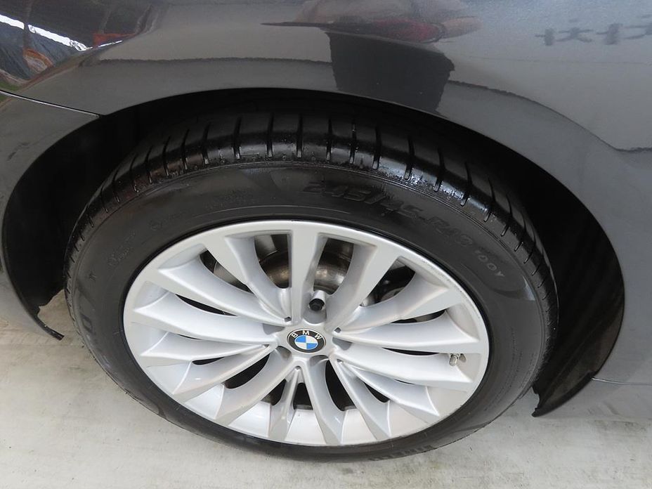BMW 5-Series 2023
