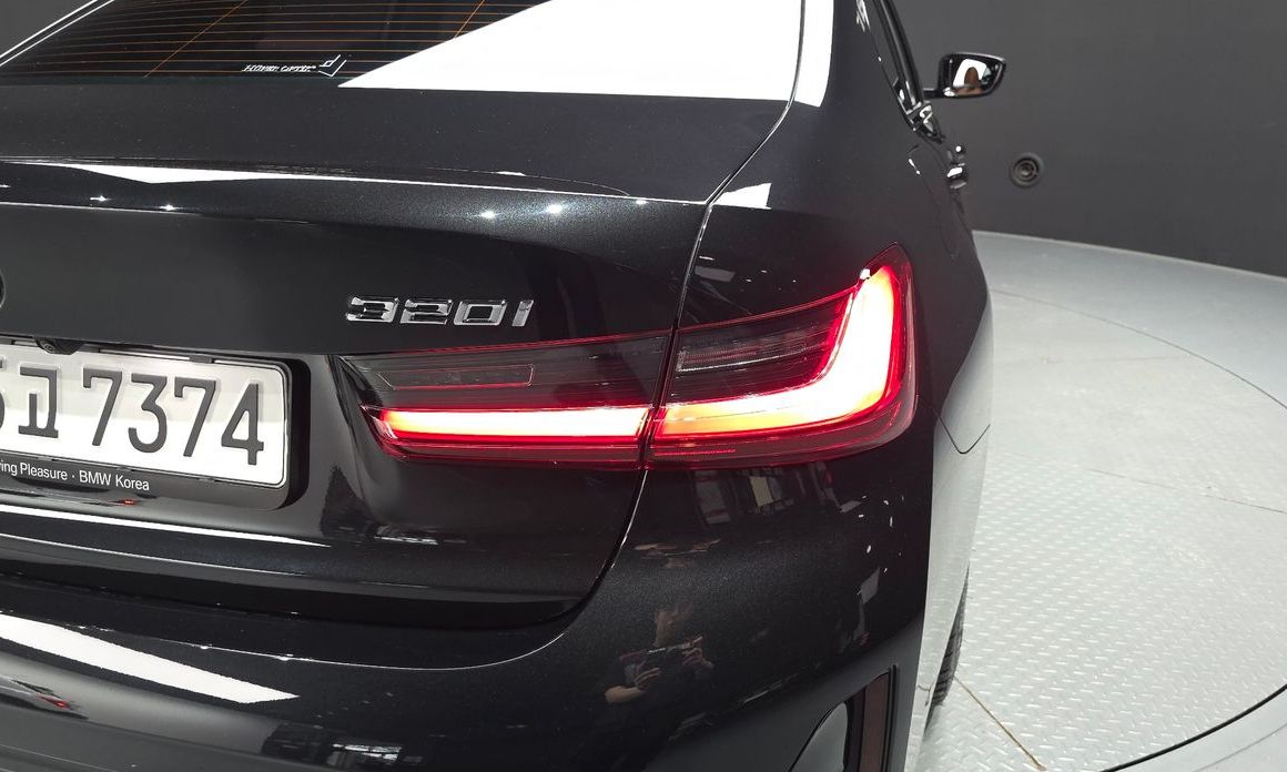 BMW 3-Series 2023