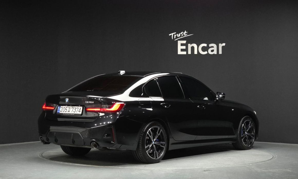 BMW 3-Series 2023