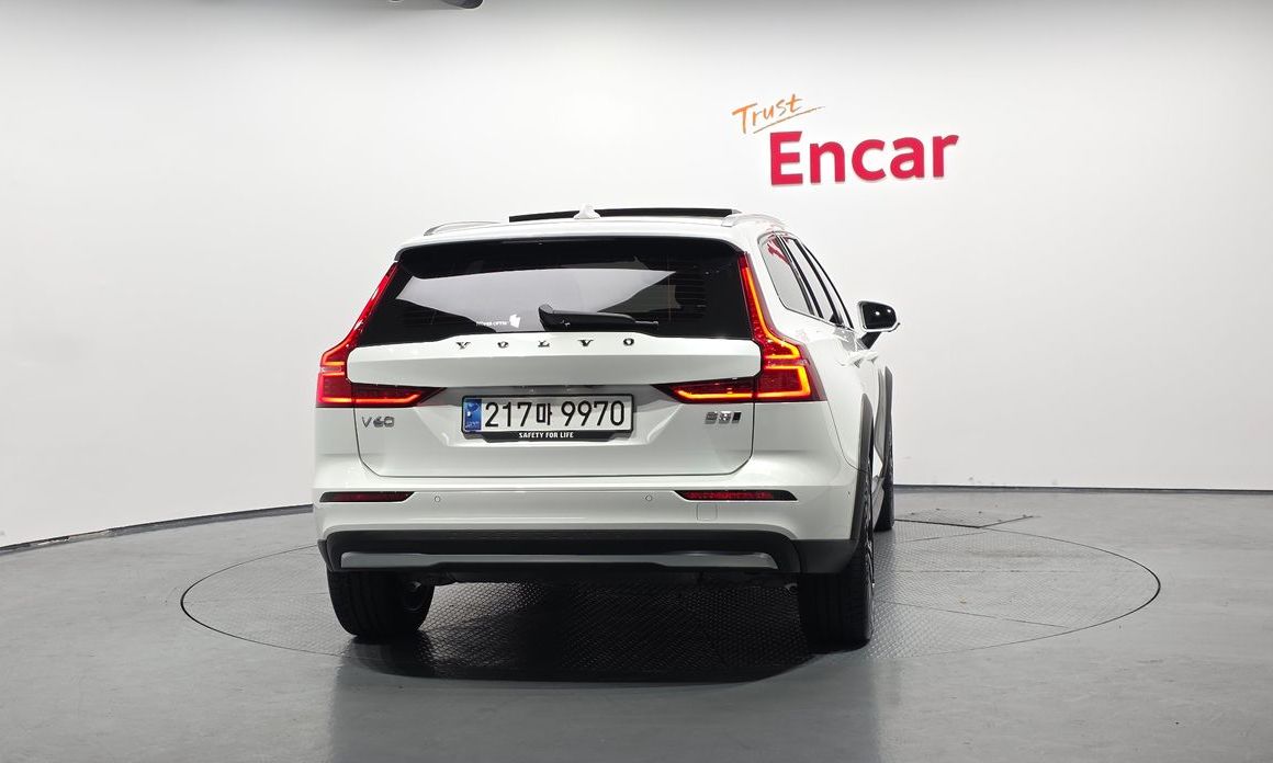 Volvo V60 2023
