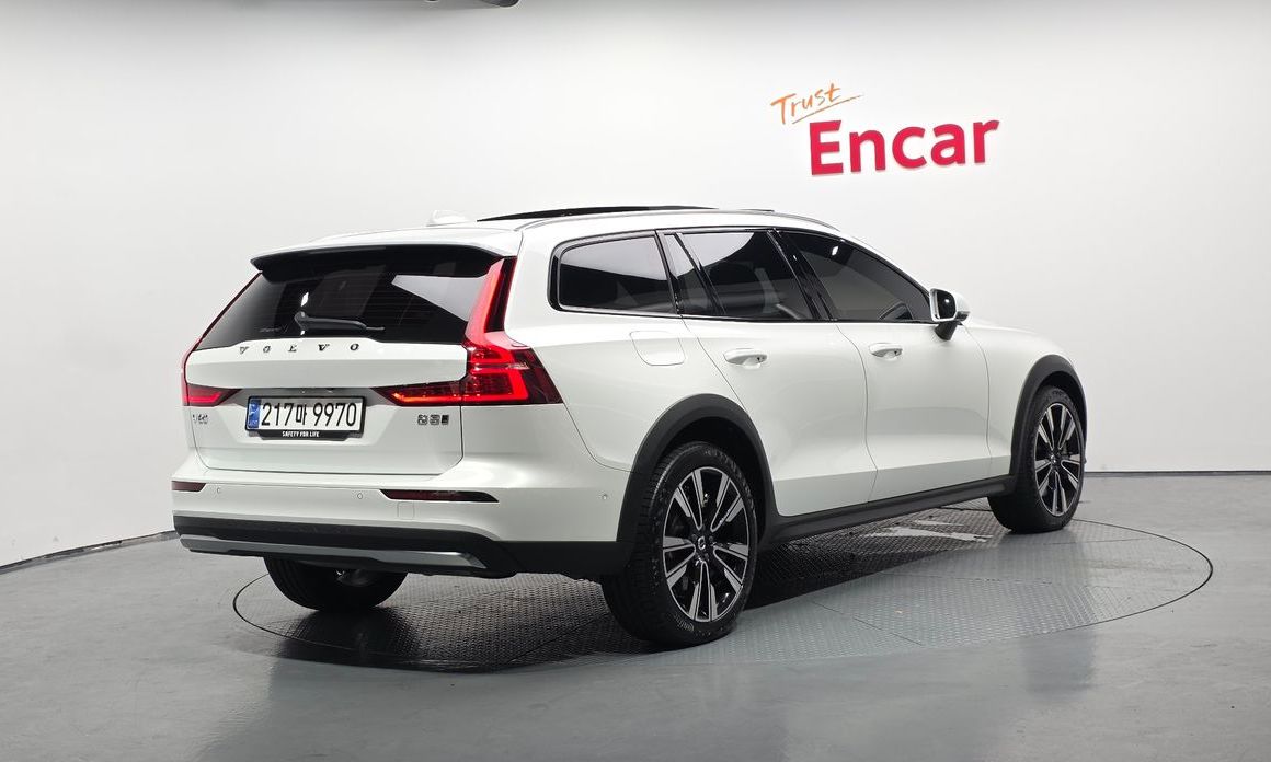 Volvo V60 2023