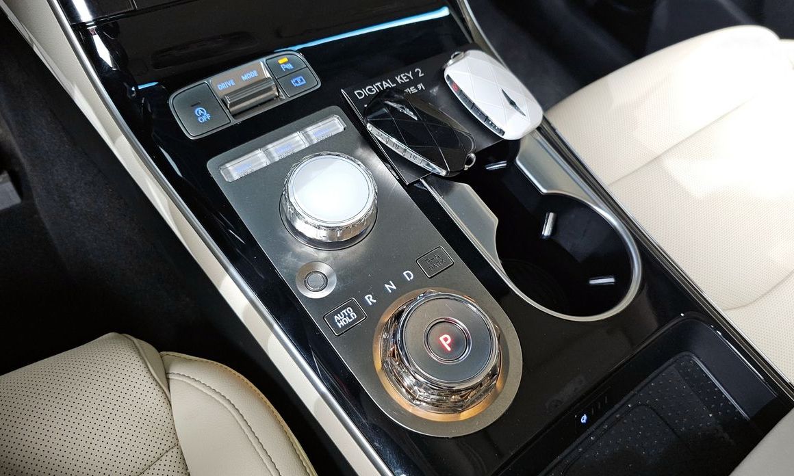 Genesis GV70 2025