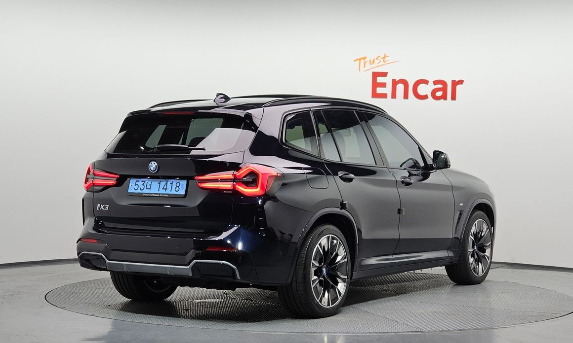 BMW iX3 2024