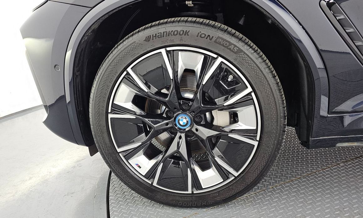 BMW iX3 2024