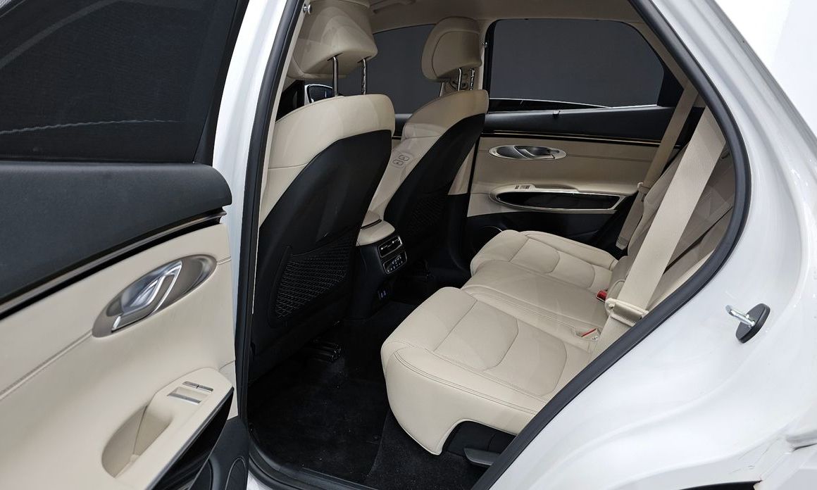 Genesis GV70 2025