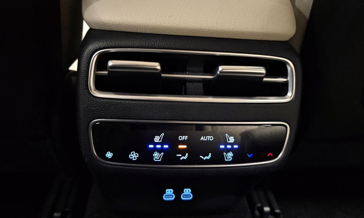 Genesis GV70 2025