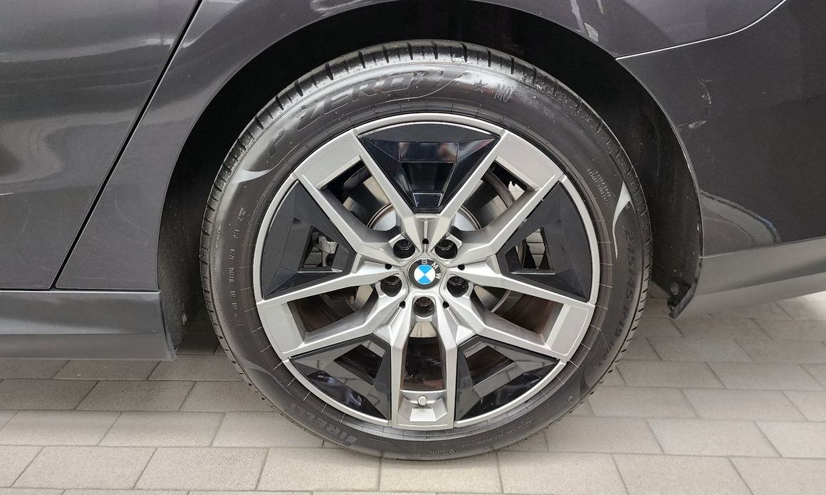 BMW 5-Series 2024