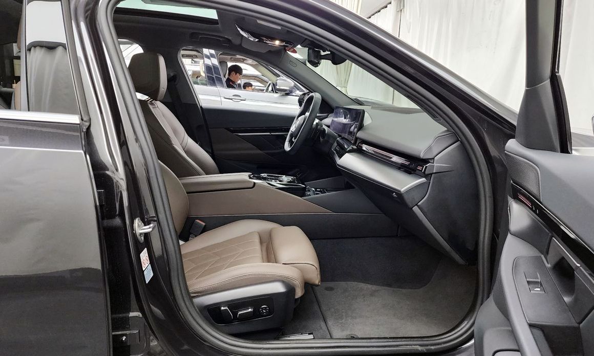 BMW 5-Series 2024