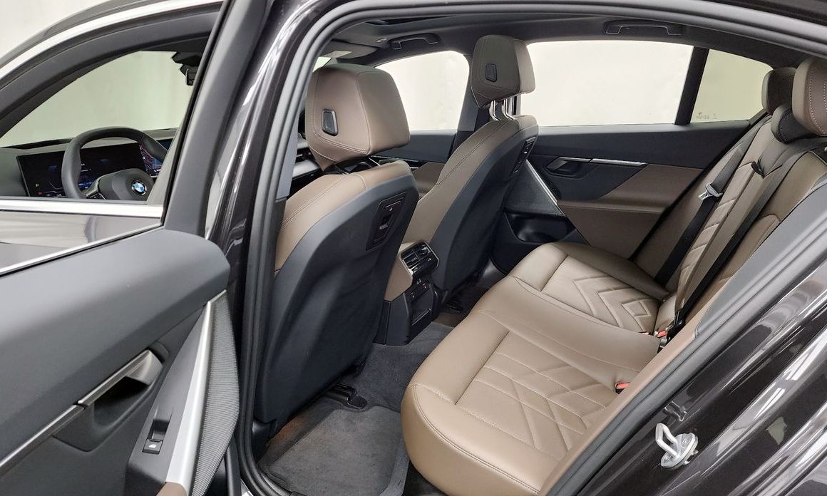 BMW 5-Series 2024