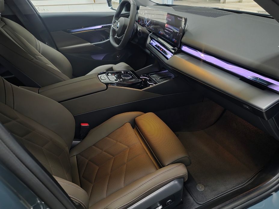 BMW 5-Series 2025