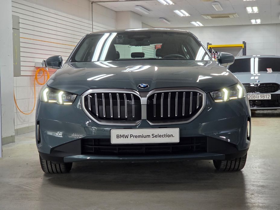 BMW 5-Series 2025