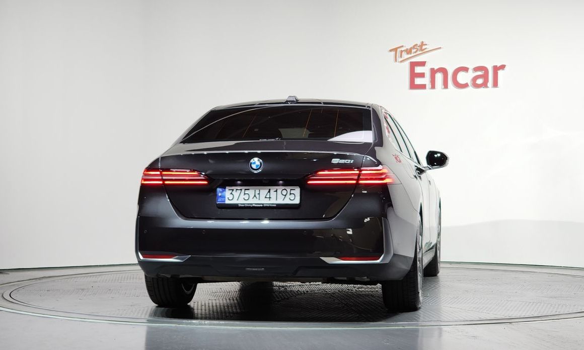 BMW 5-Series 2024