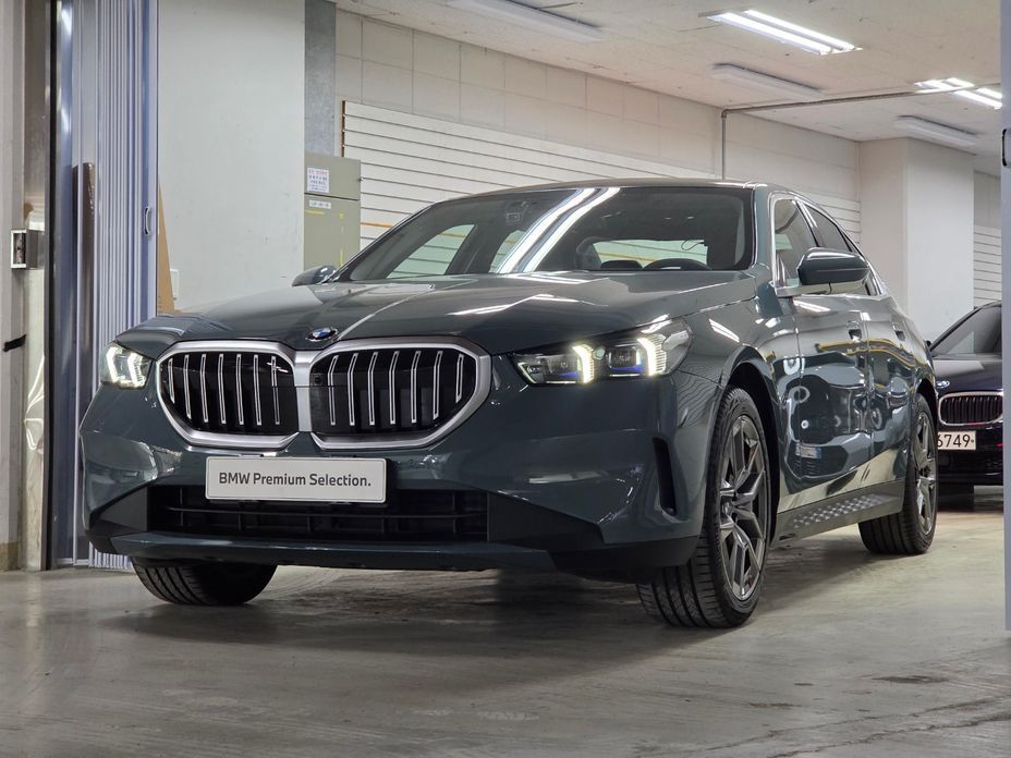 BMW 5-Series 2025