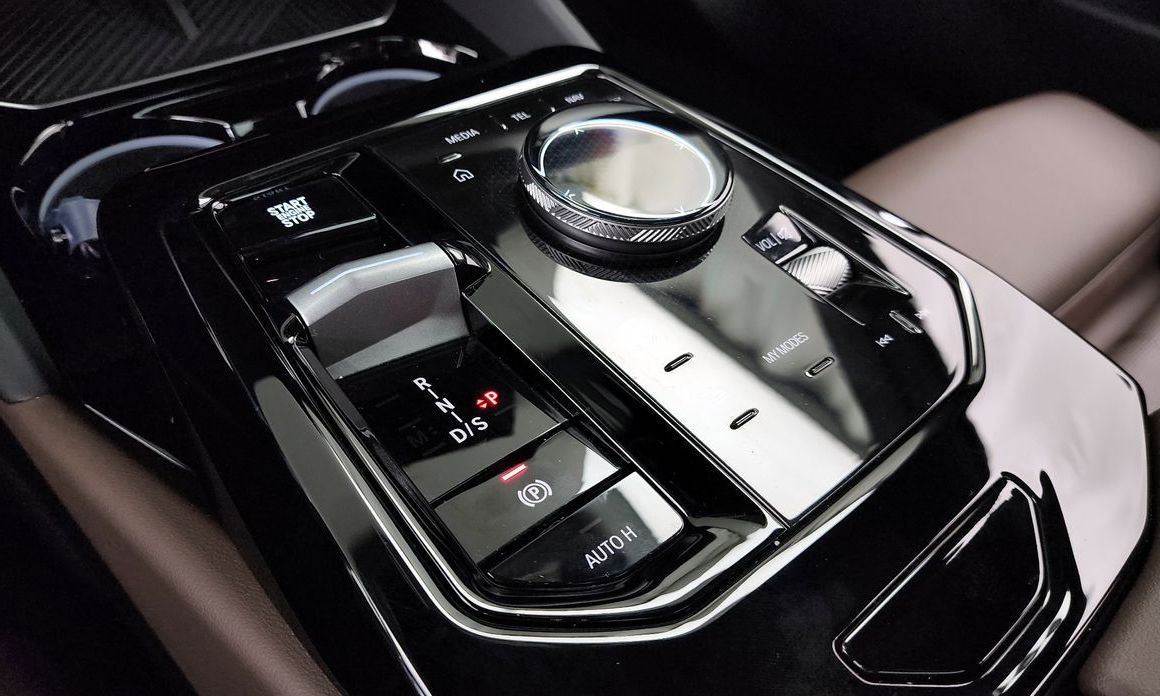 BMW 5-Series 2024