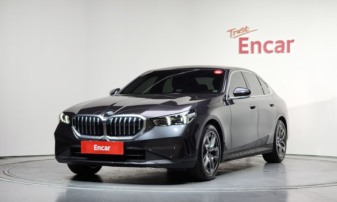 BMW 5-Series 2024