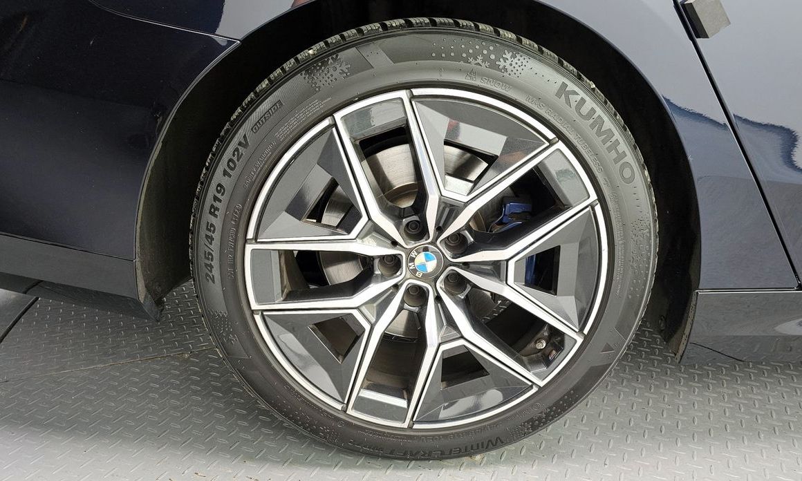BMW 5-Series 2024