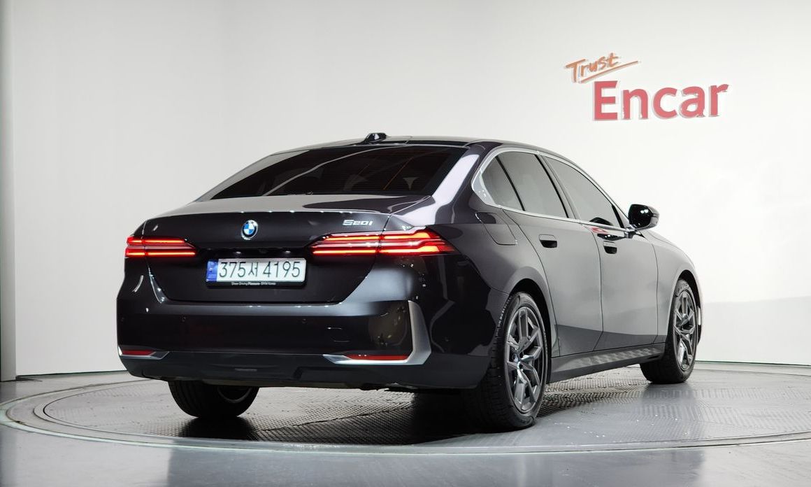 BMW 5-Series 2024