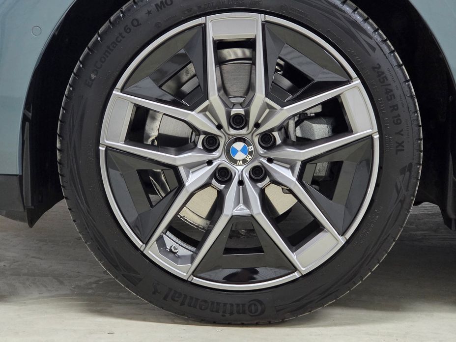 BMW 5-Series 2025
