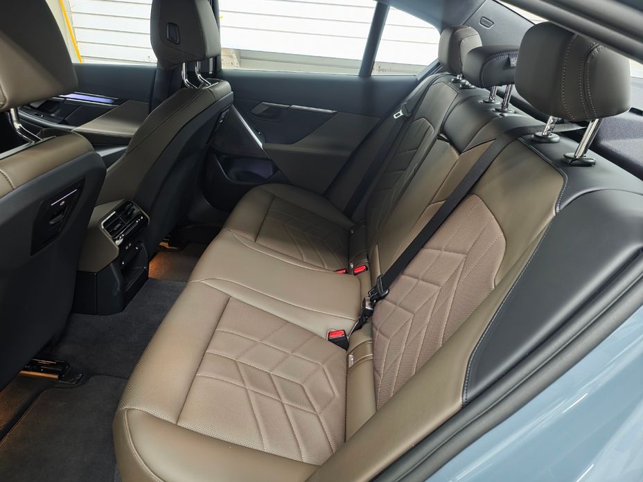 BMW 5-Series 2025