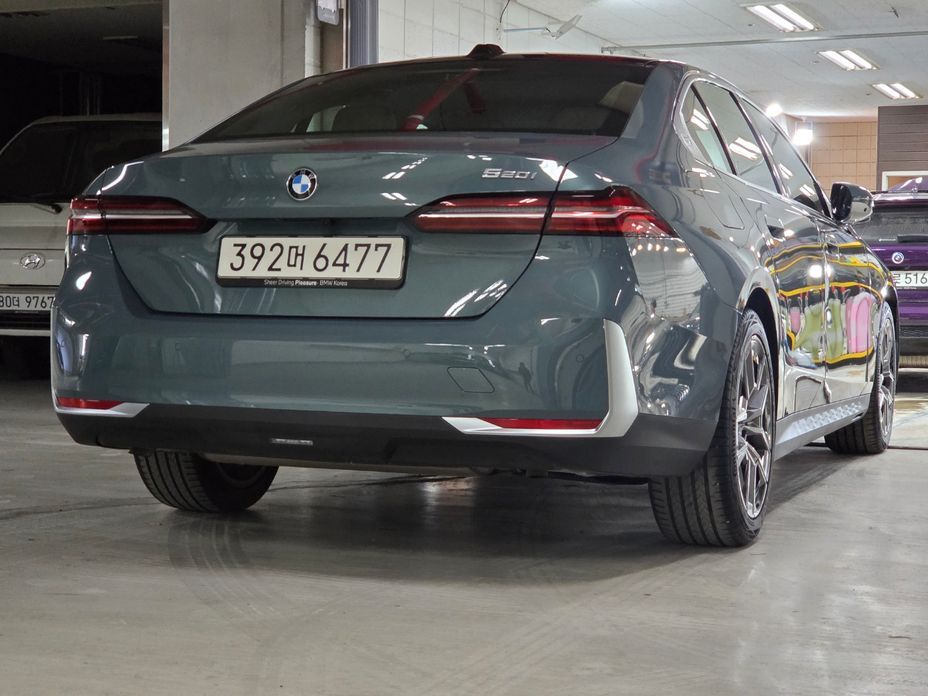 BMW 5-Series 2025