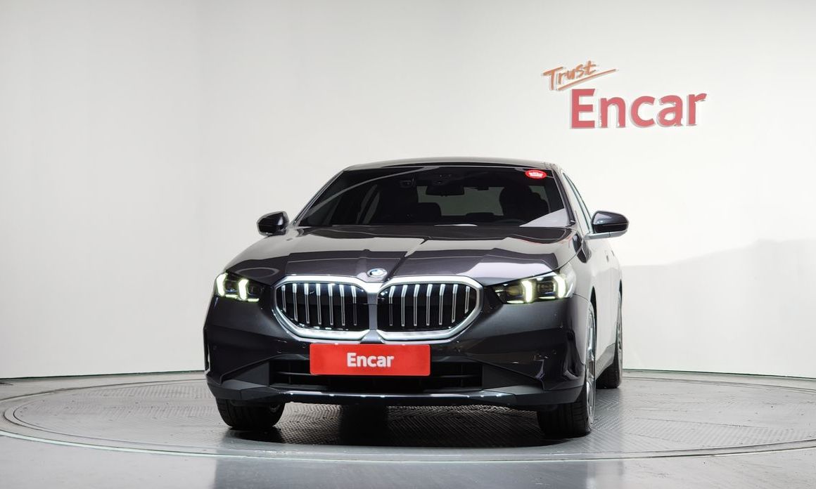 BMW 5-Series 2024