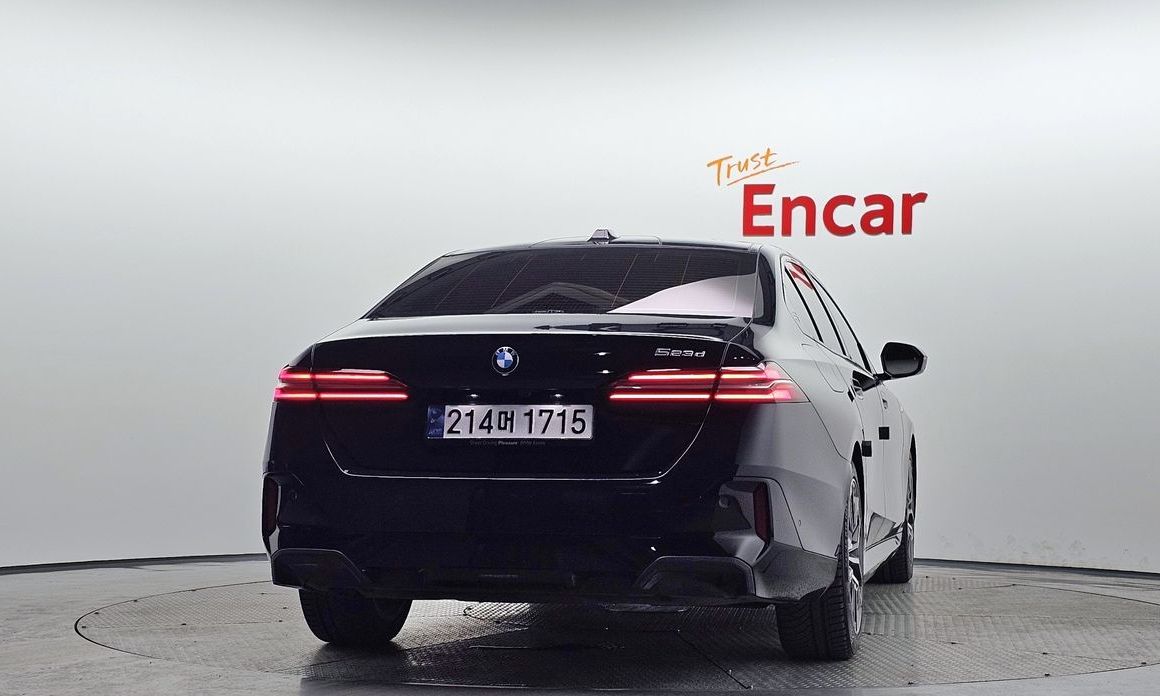 BMW 5-Series 2024
