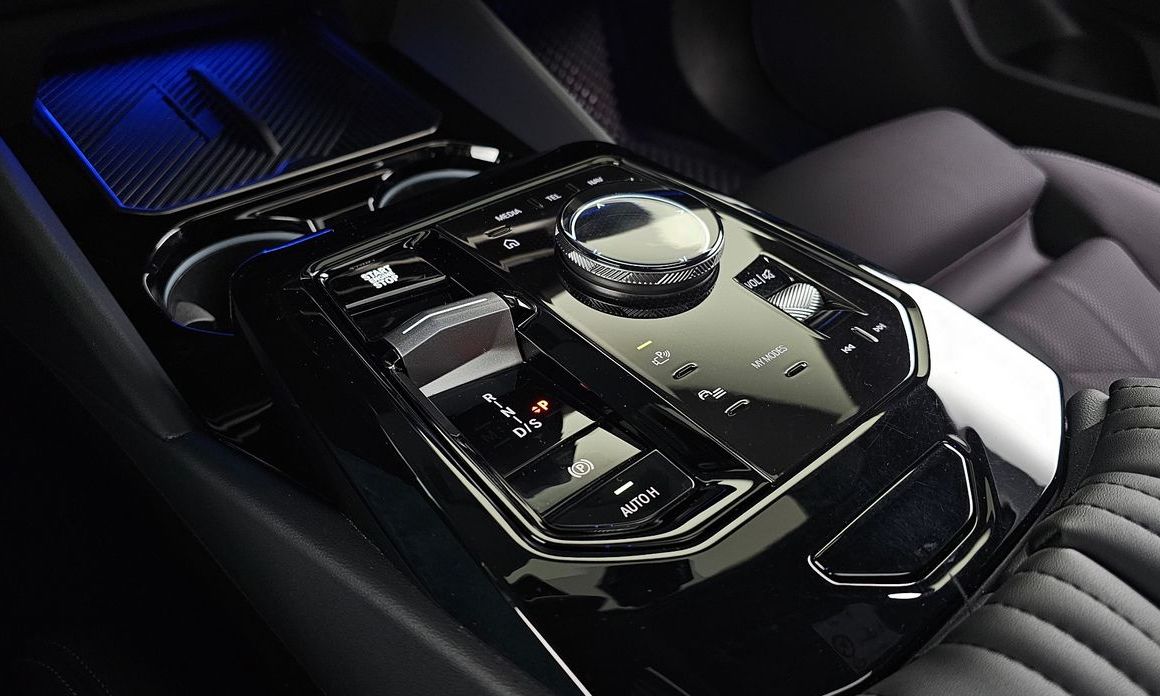 BMW 5-Series 2024