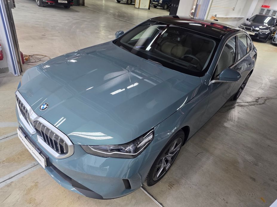 BMW 5-Series 2025