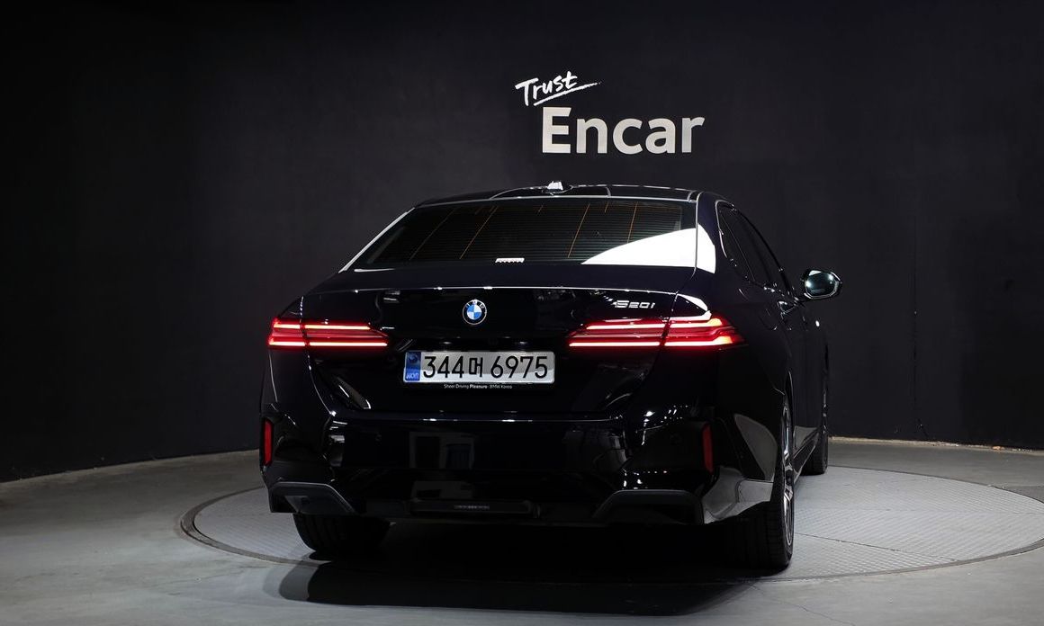 BMW 5-Series 2025