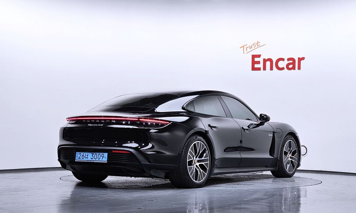 Porsche Taycan 2022