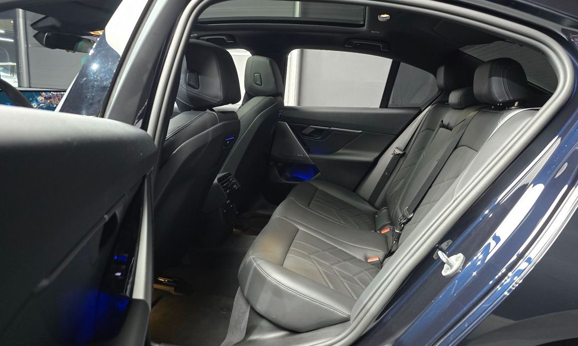 BMW 5-Series 2025