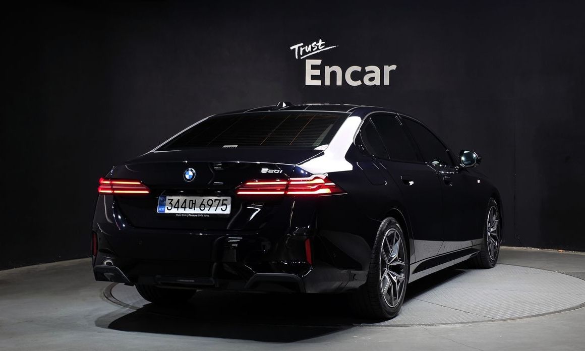 BMW 5-Series 2025