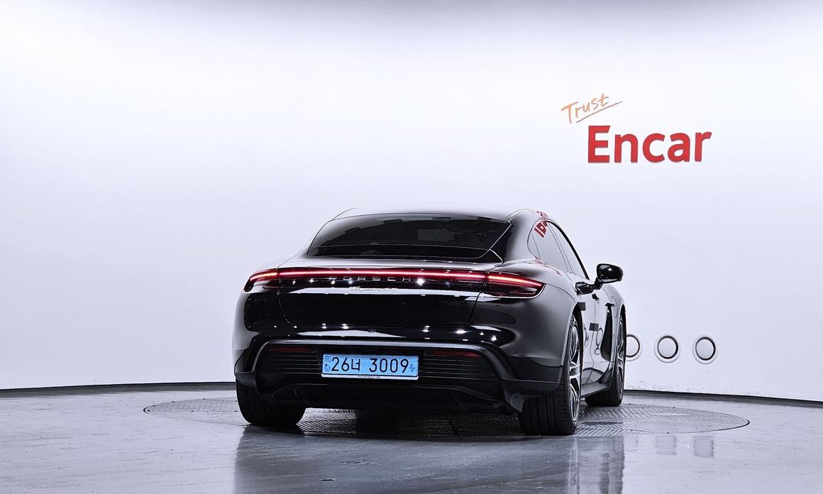 Porsche Taycan 2022