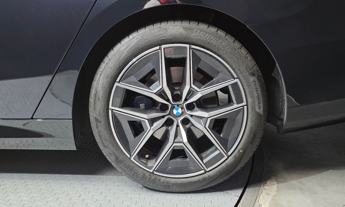 BMW 5-Series 2025