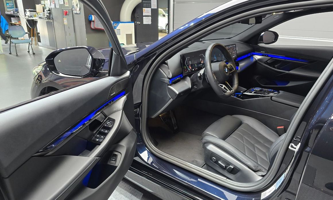 BMW 5-Series 2025