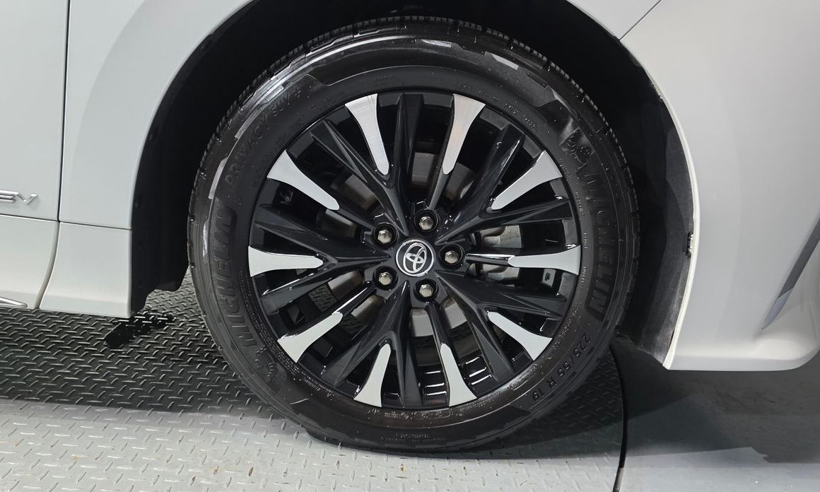 Toyota Alphard 2024