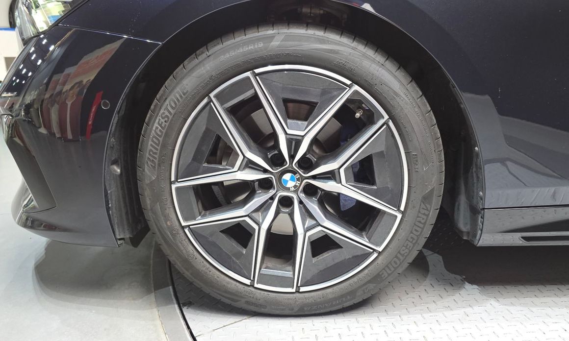 BMW 5-Series 2025