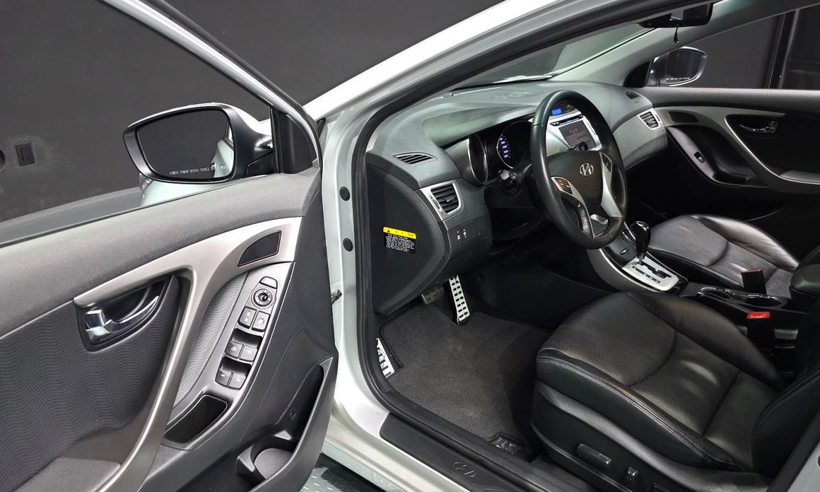 Hyundai AVANTE 2011
