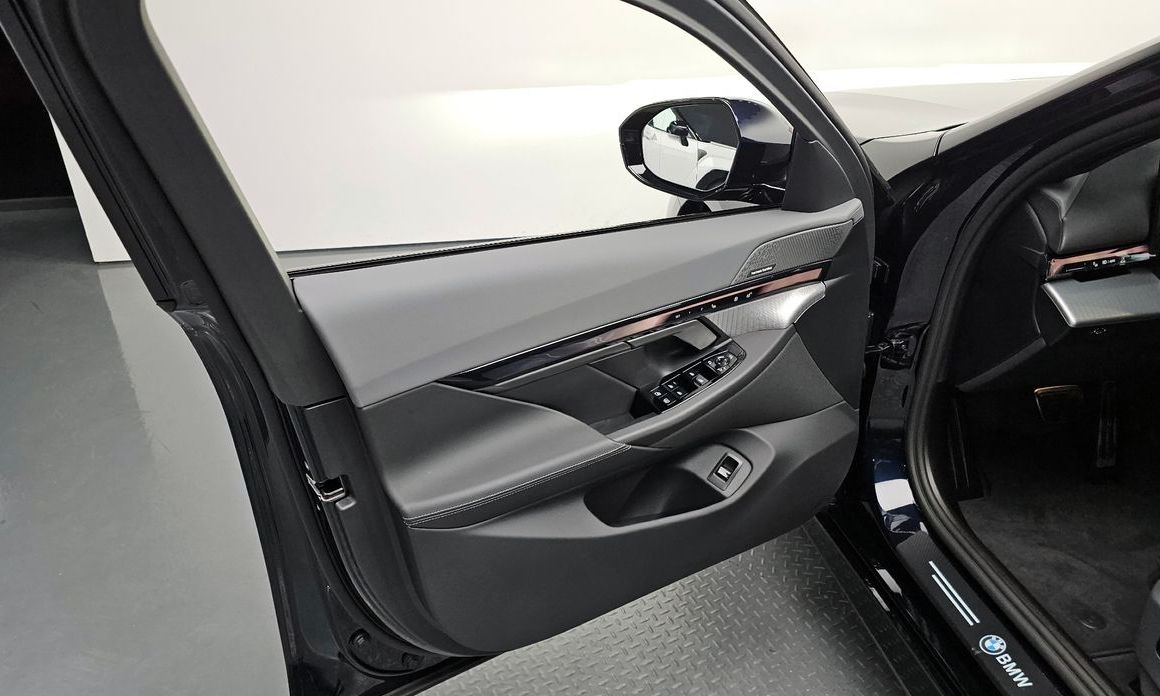 BMW 5-Series 2025